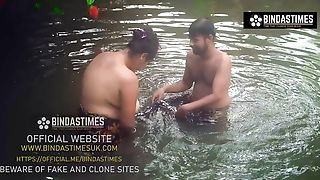 Desi Dhoban Bhabhi Ko Pani Me Gira Ke Khub Choda ( Hindi Audio )